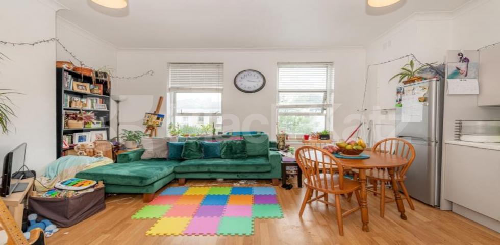 			NEW INSTRUCTION!, 2 Bedroom, 1 bath, 1 reception Flat			 Park Road, CROUCH END